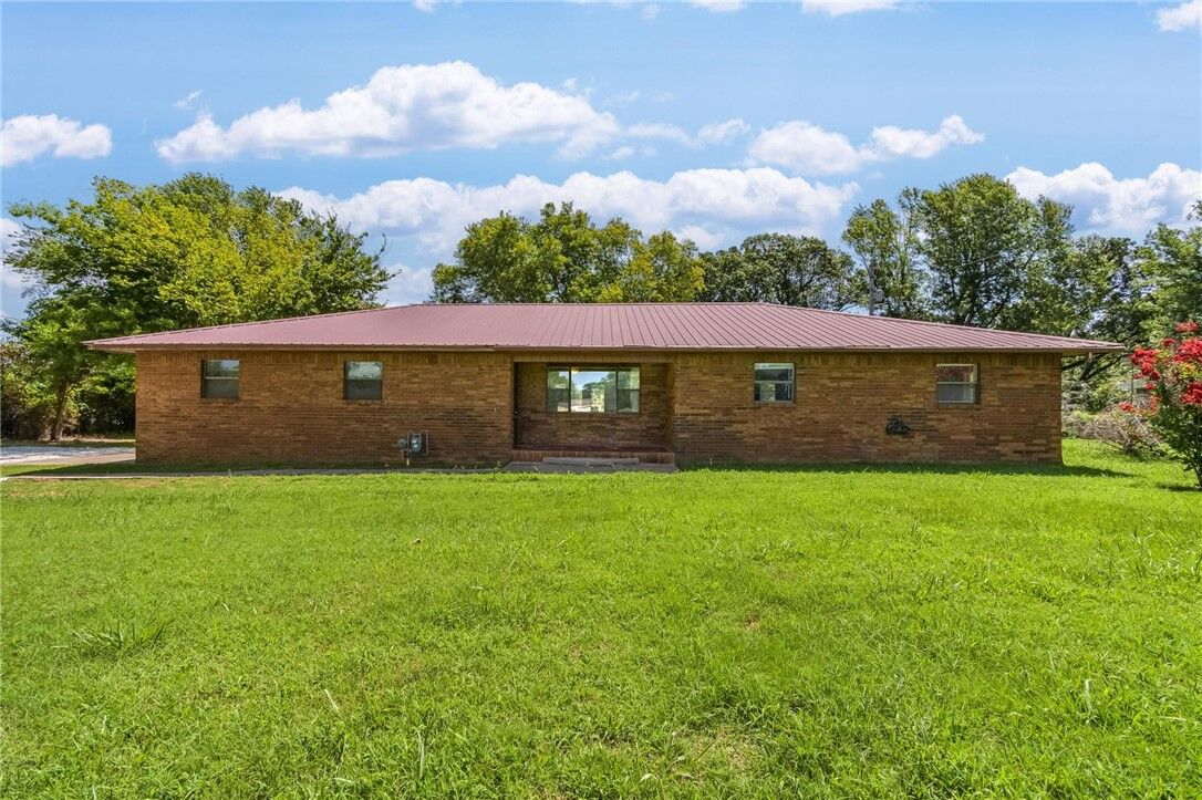 Property Photo: 3411 E Heritage Parkway AR 72730