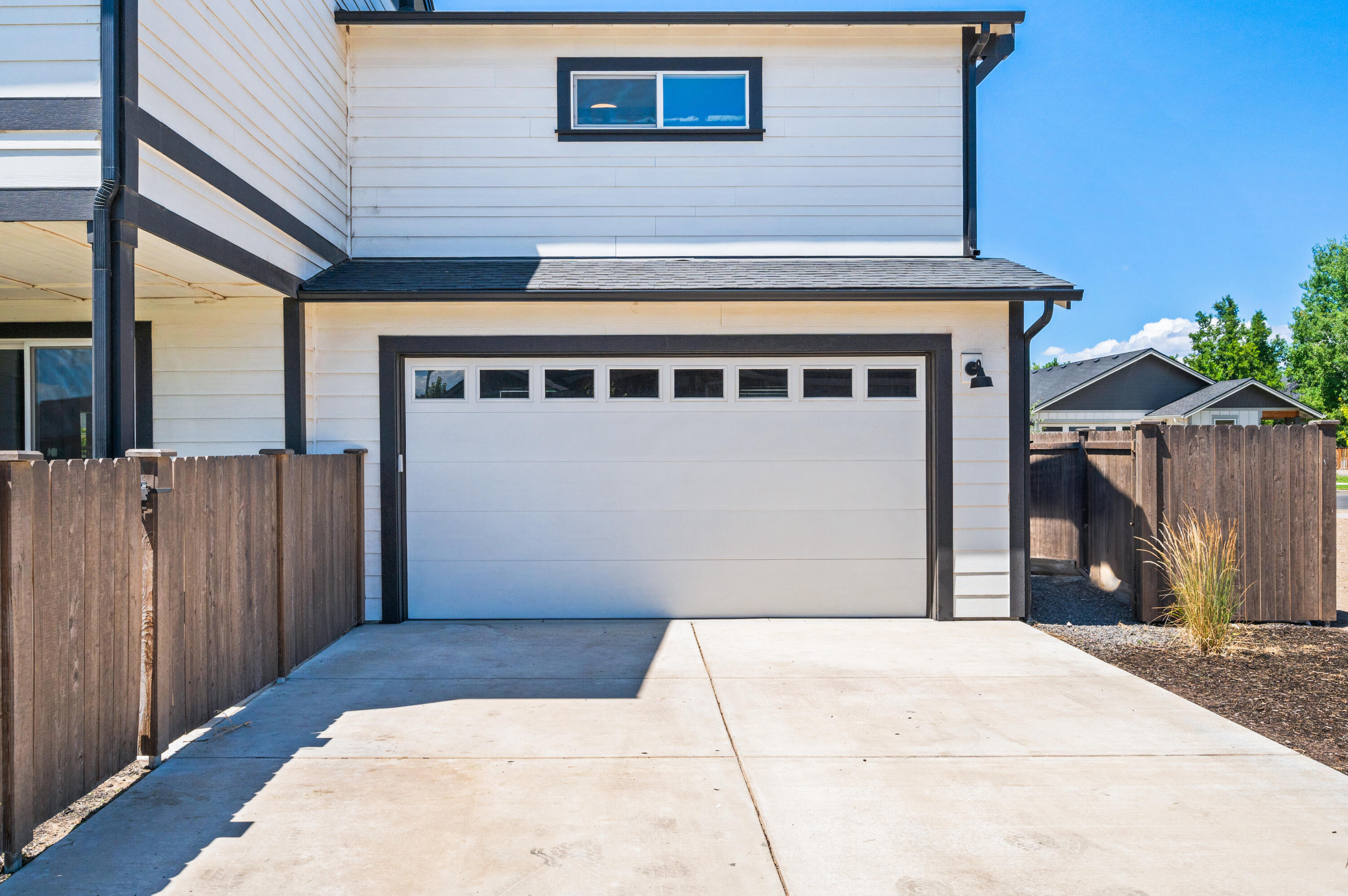 Property Photo: 1008 NE Whistle Way OR 97754