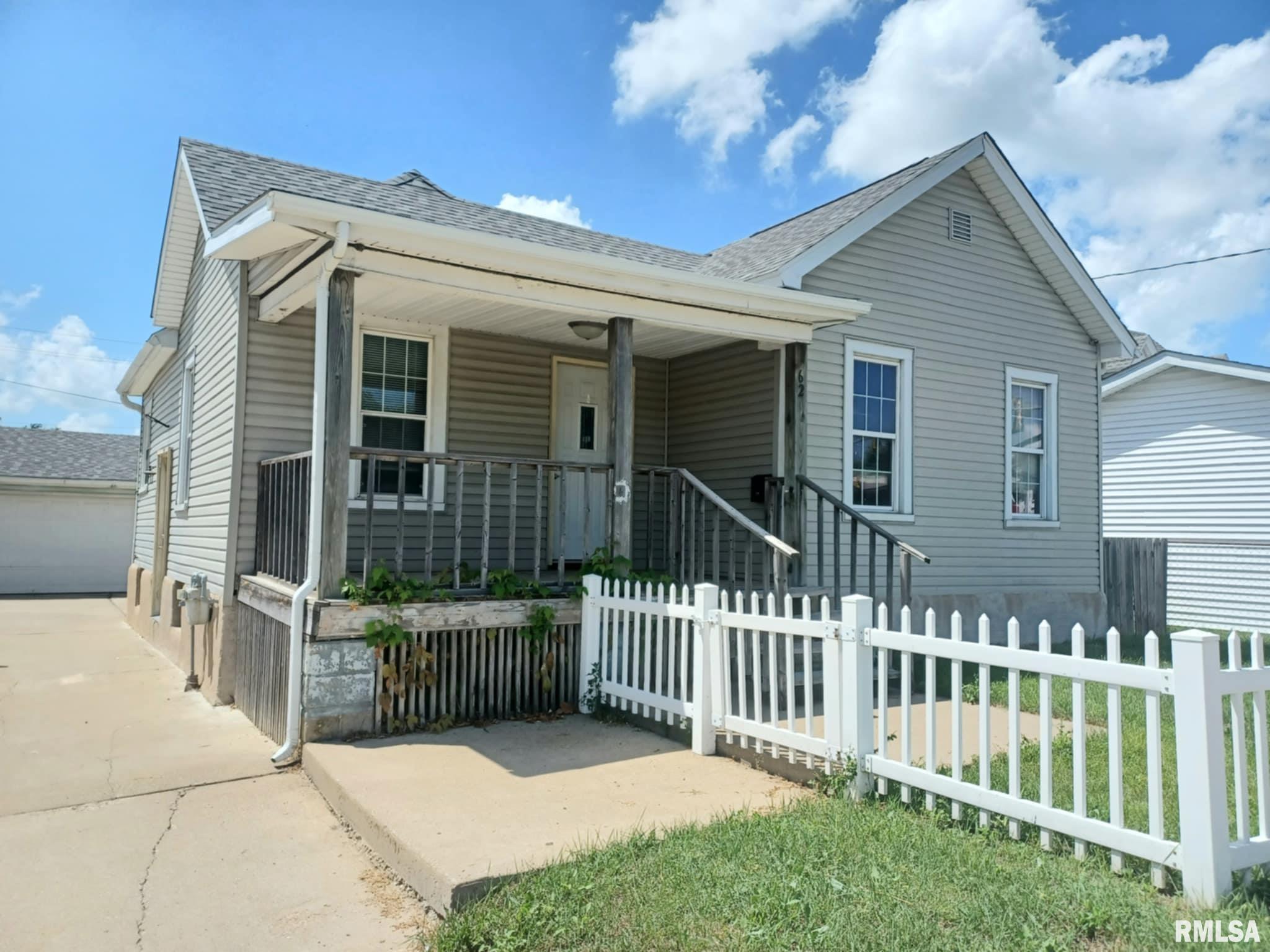 62 N 5th Avenue  Canton IL 61520 photo