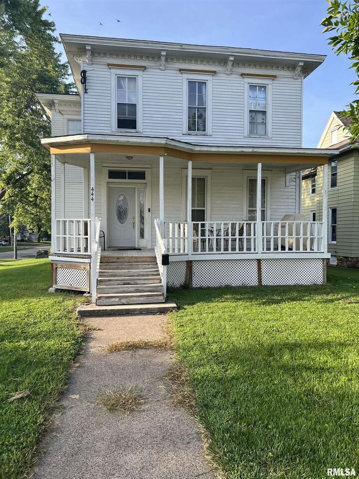 Property Photo: 444 7th Avenue South IA 52732