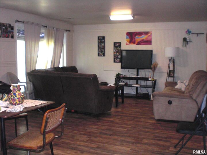 Property Photo:  216 S Pecan Street  IL 62924 