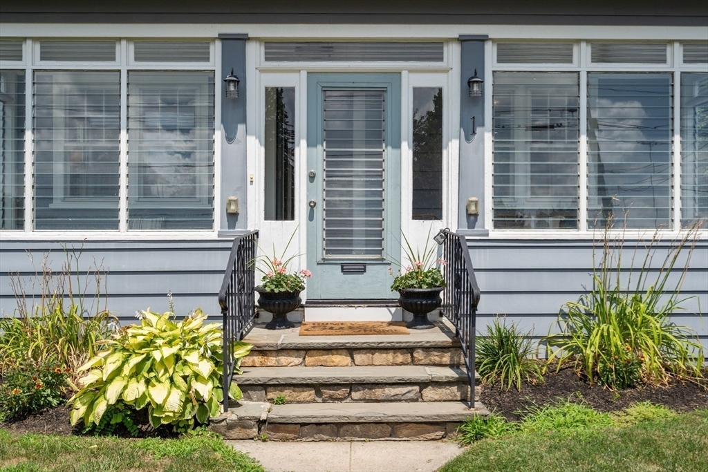 Property Photo:  1 Inwood Rd  MA 01606 