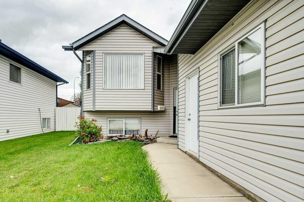 Property Photo: 110 Kidd Close AB T4P 4A7