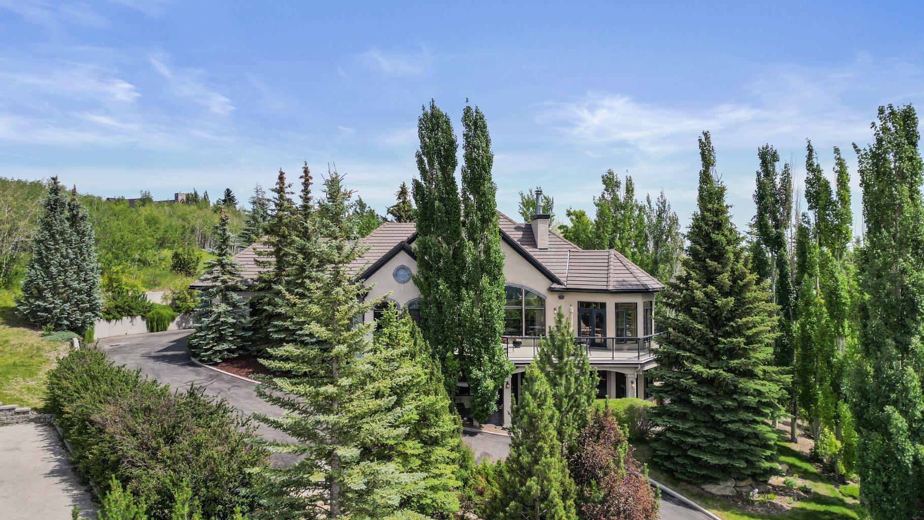 32 Slopes Grove SW  Calgary AB T3H 3Y7 photo
