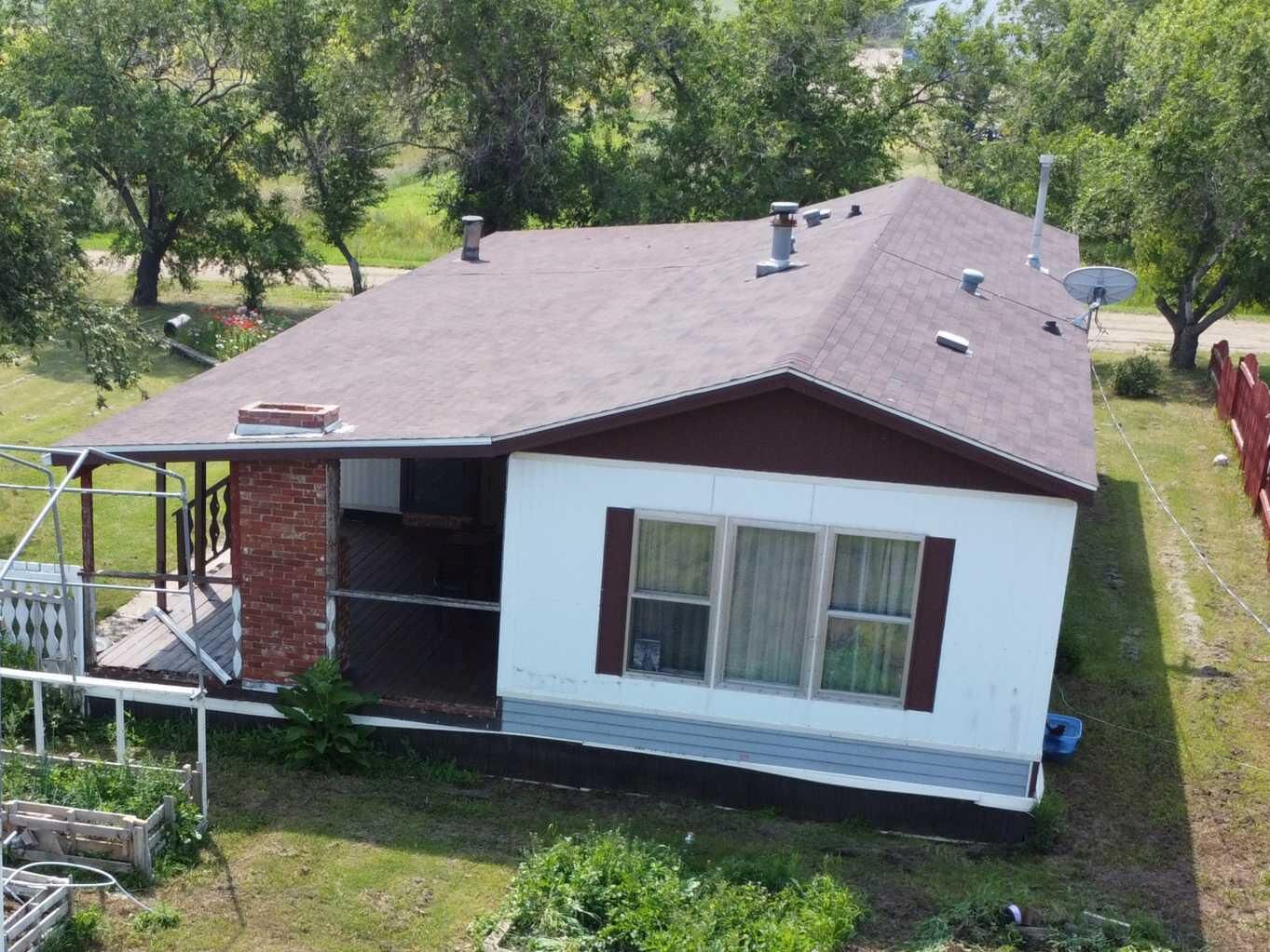 Property Photo: 218 3 Avenue E AB T0J 0N0