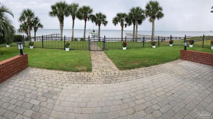 Property Photo: 6735 Tidewater Dr FL 32566