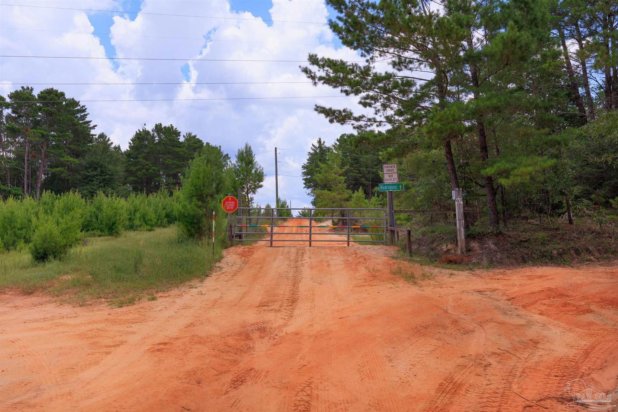 Property Photo: 5337 Carousel Ln FL 32539