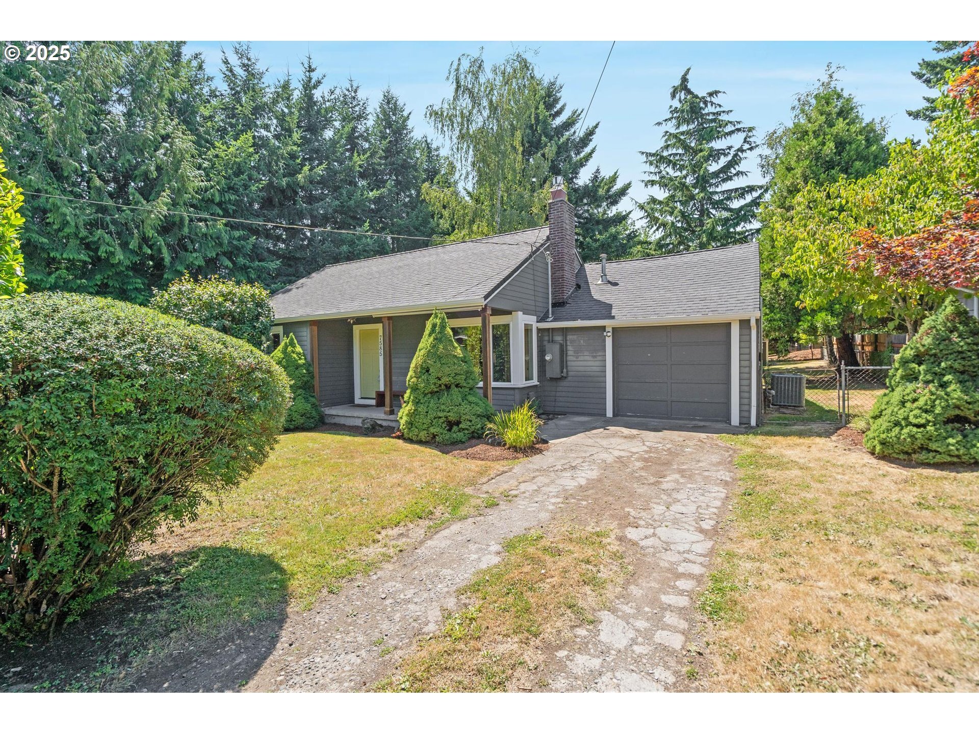 Property Photo:  7585 SW 71st Ave  OR 97223 