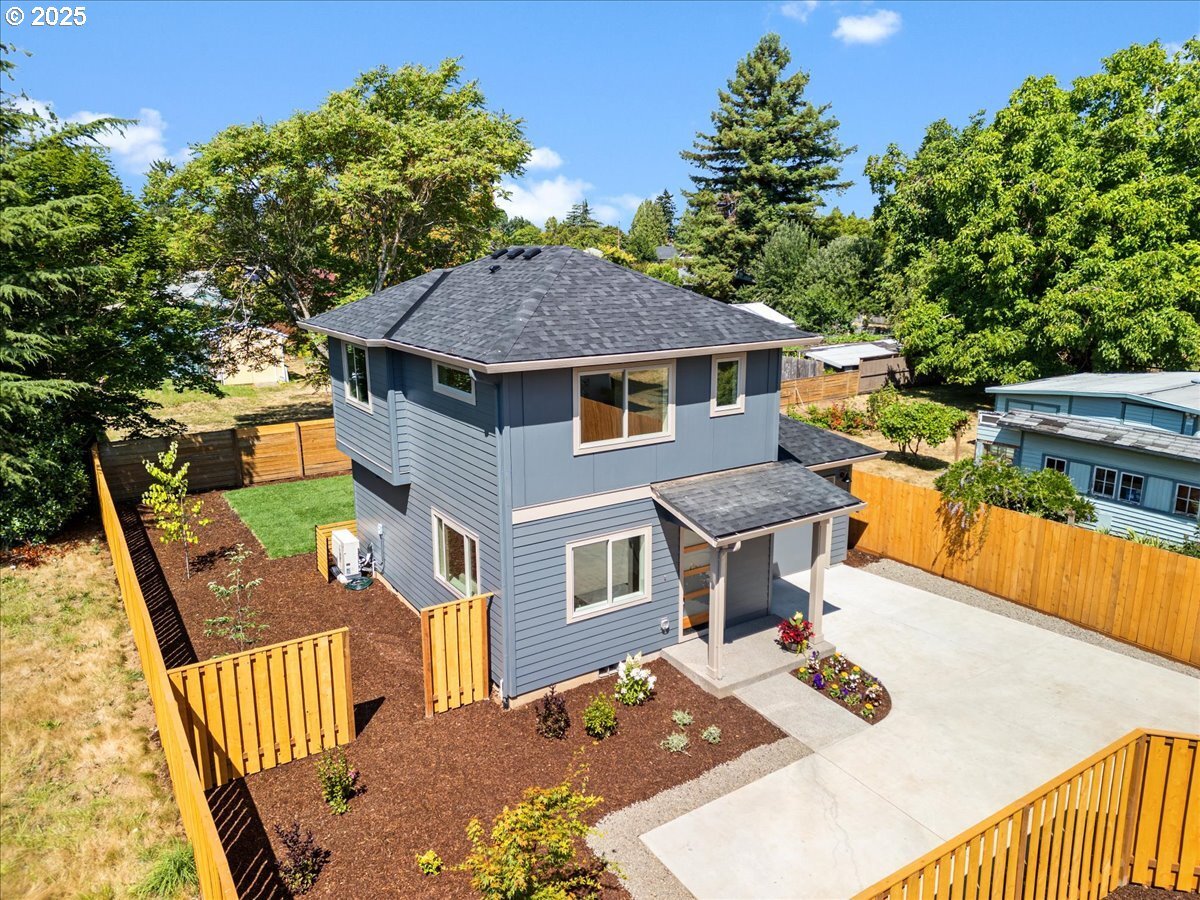 Property Photo: 3815 SE 76th Ave Unit C OR 97206