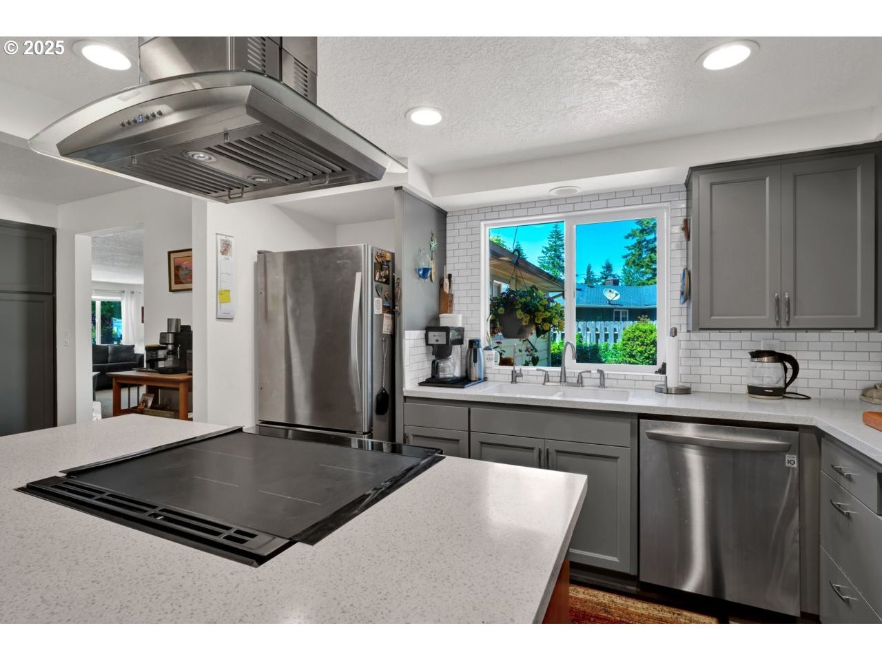 Property Photo: 1680 W Park Dr OR 97439
