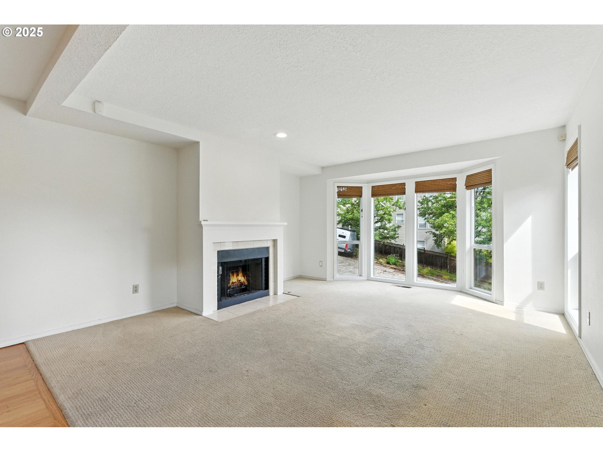 Property Photo: 114 S Abernethy St OR 97239