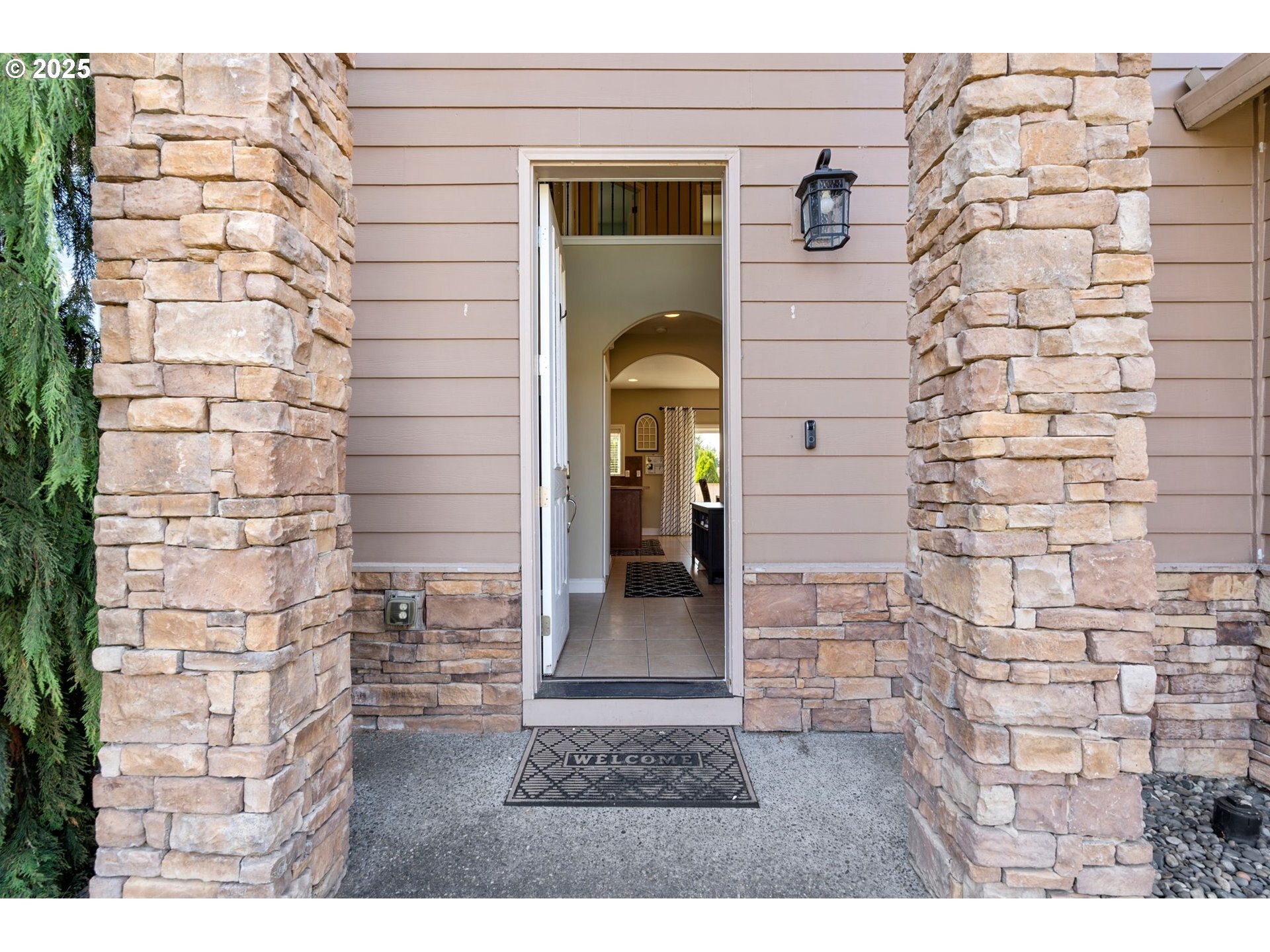 Property Photo: 12704 NE 11th Pl WA 98685