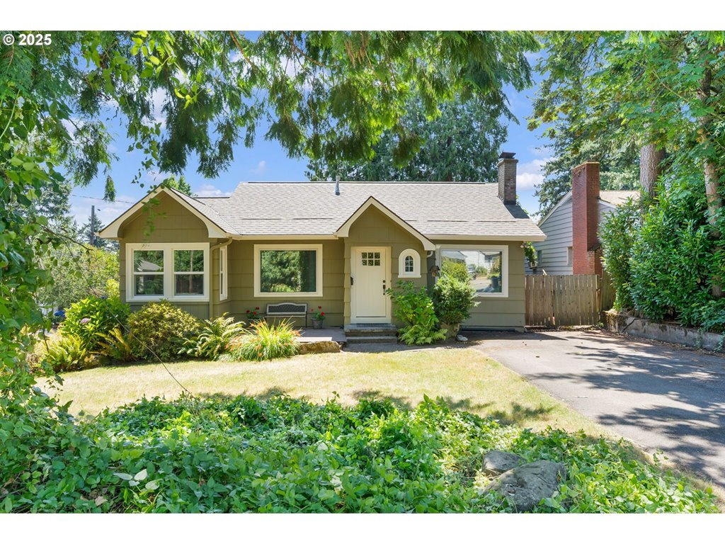 Property Photo: 2806 SW Nevada Ct OR 97219
