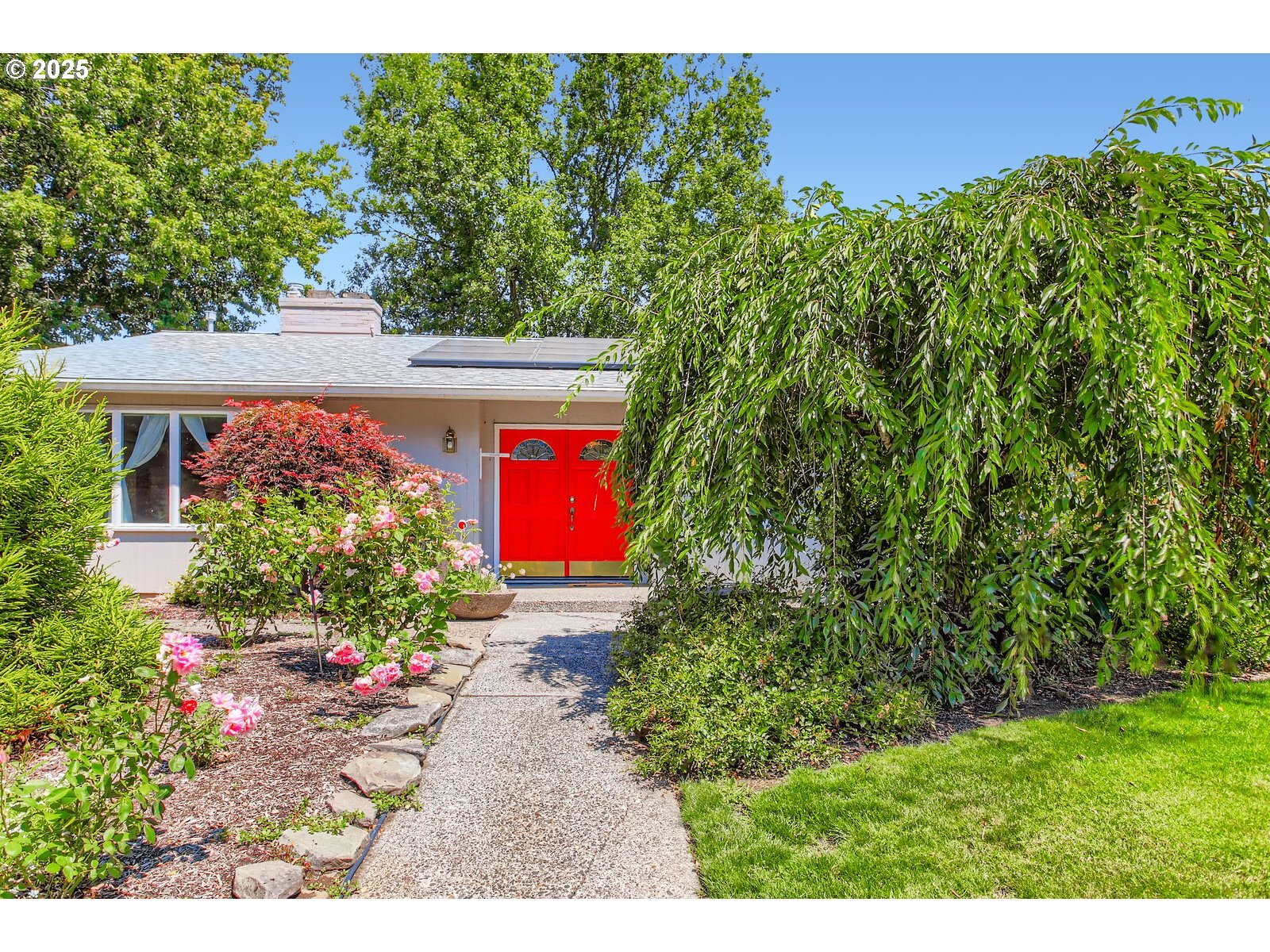 Property Photo:  11245 SW Lynnridge Ave  OR 97225 