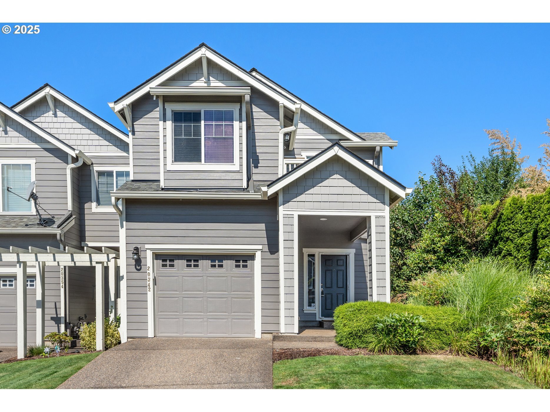 Property Photo:  20342 Hoodview Ave  OR 97068 