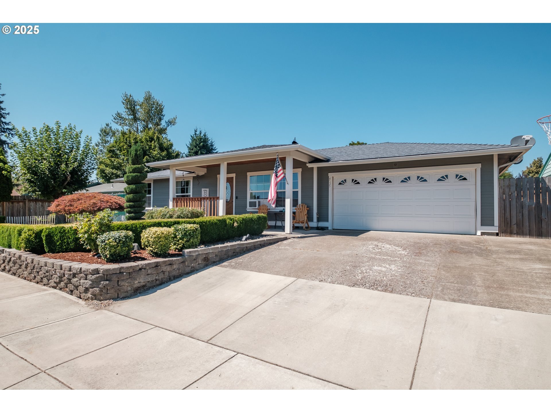Property Photo:  4635 Coronation Ct  OR 97301 