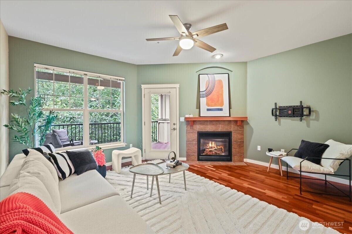 Property Photo: 4321 Issaquah Pine Lake Road SE 403 WA 98075
