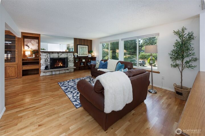 Property Photo: 12822 NE 68th Street WA 98033