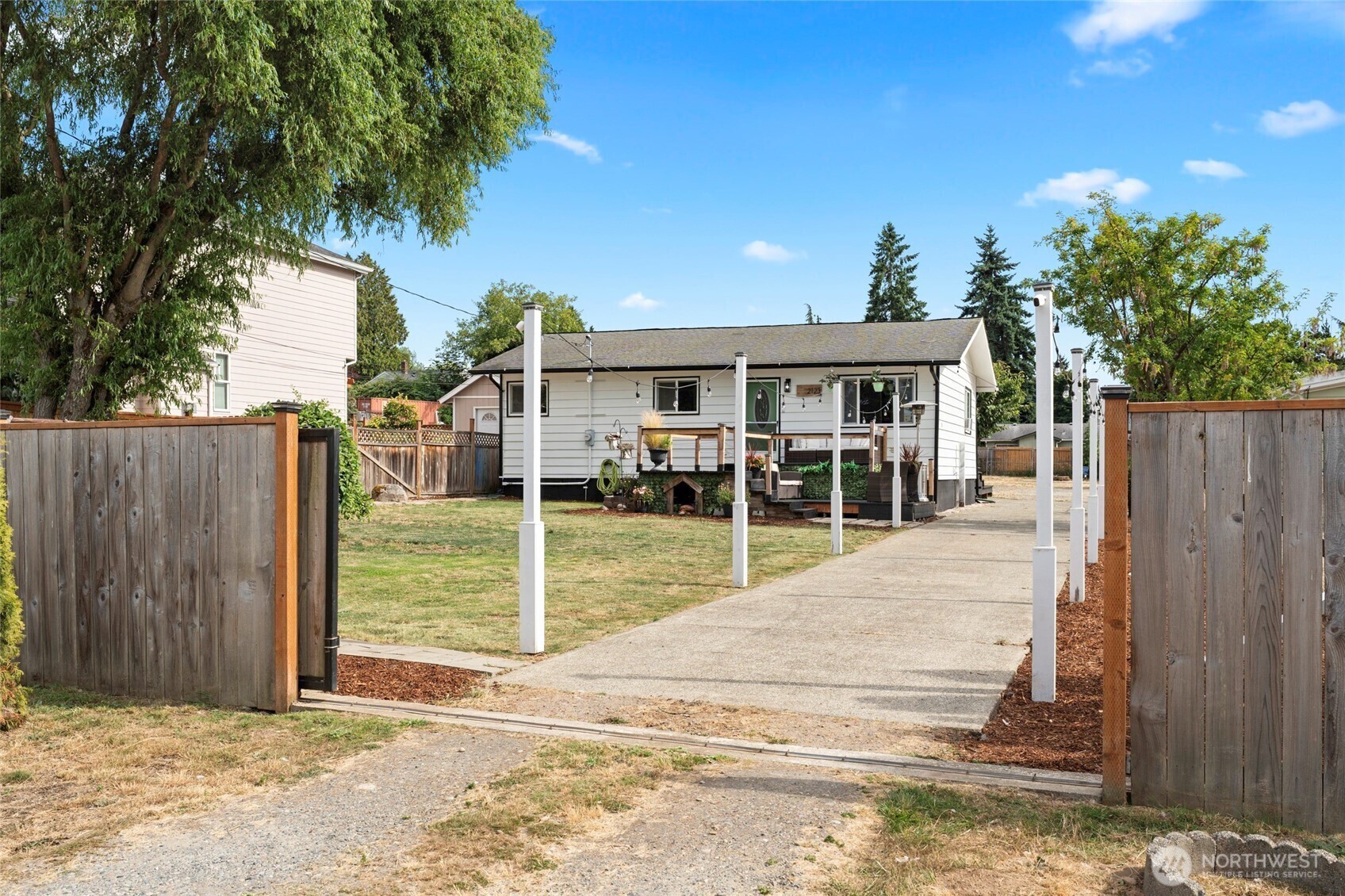 Property Photo: 2123 S 252nd Street WA 98198