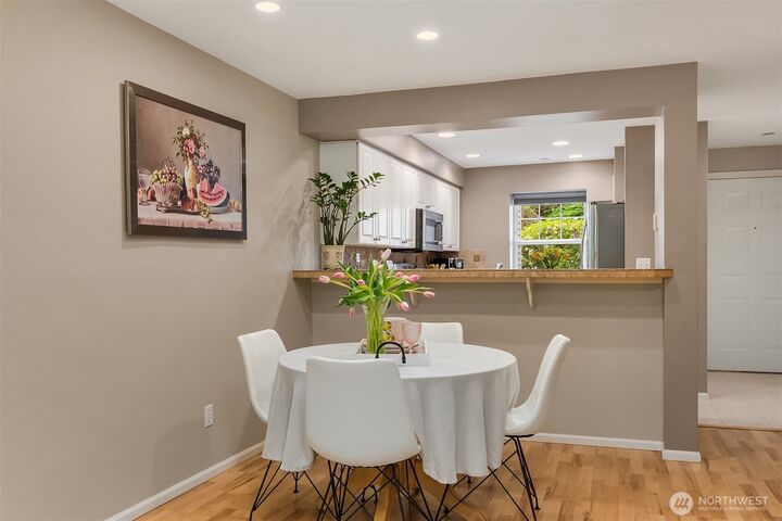 Property Photo:  2300  Jefferson Avenue NE A101  WA 98056 