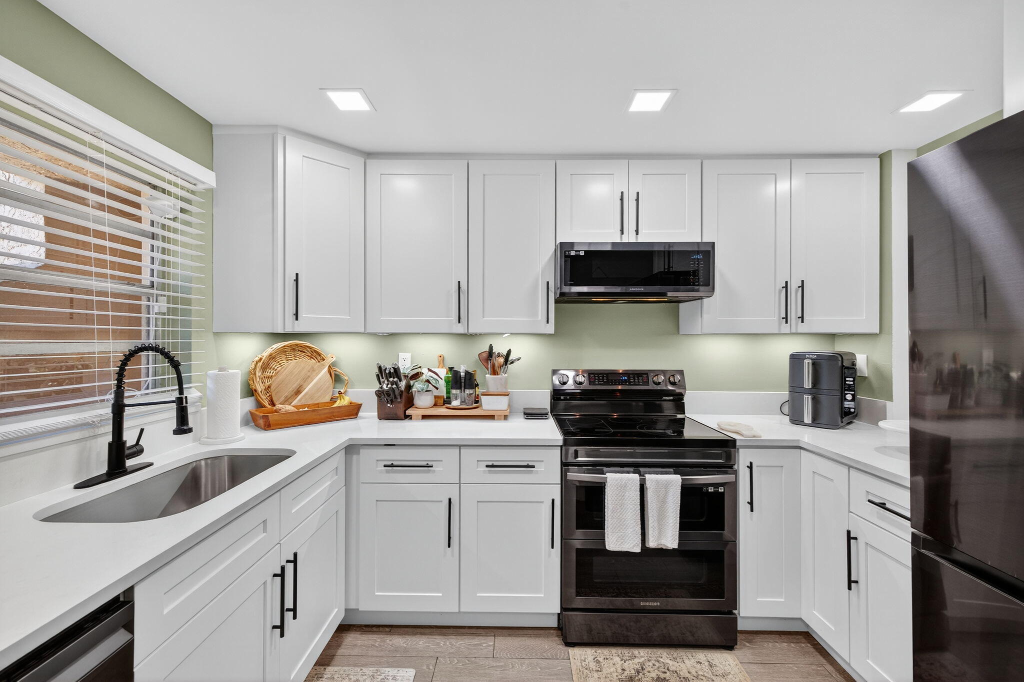 Property Photo:  9480 Tangerine Place 202  FL 33324 