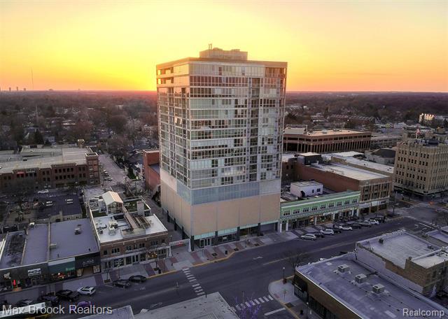 Property Photo: 432 S Washington Avenue 1404 MI 48067