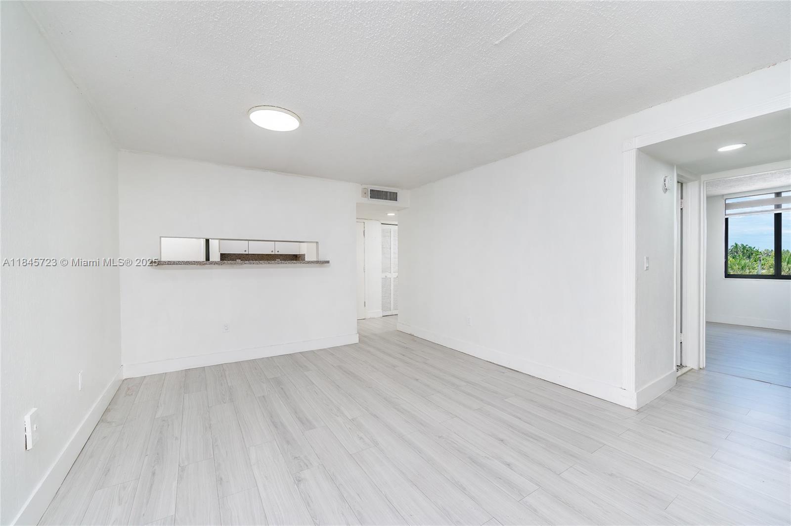 Property Photo: 10400 SW 108th Ave A409 FL 33176