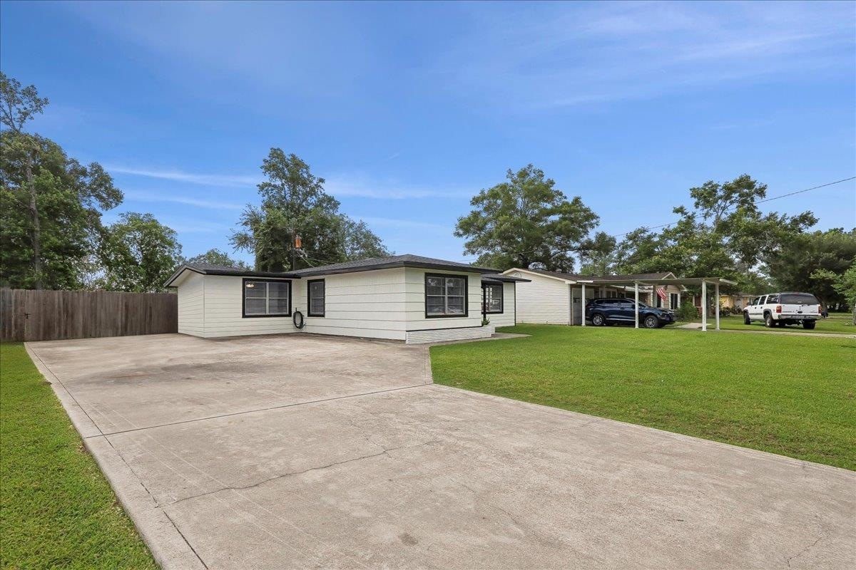 Property Photo:  253 Hampton Lane  TX 77707 