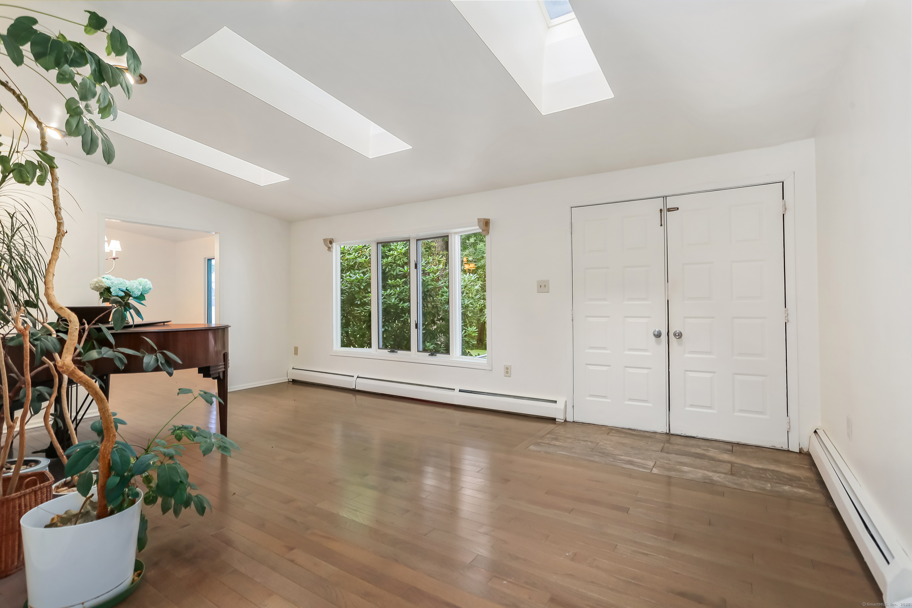 Property Photo:  89 Cranbury Drive  CT 06611 