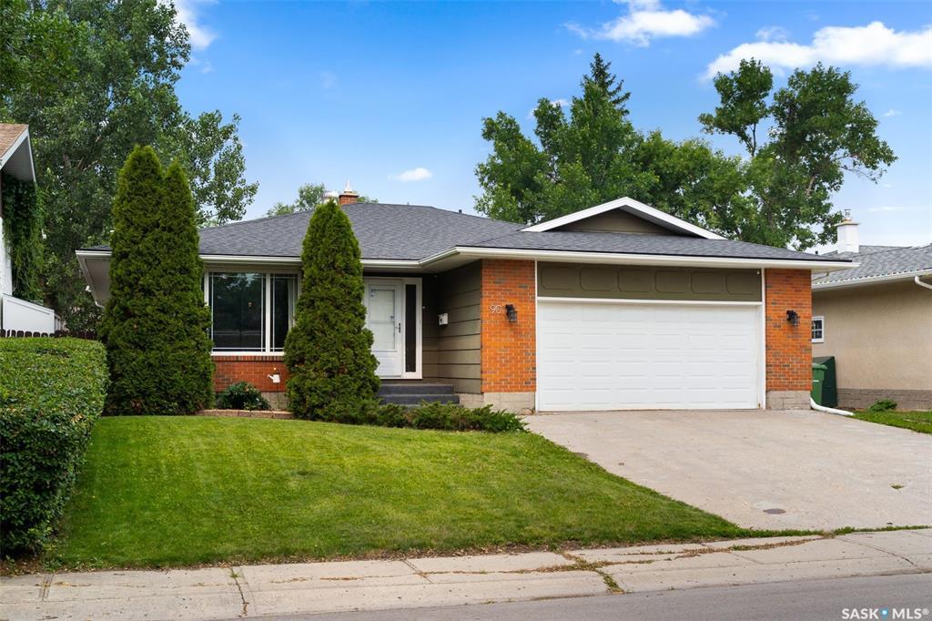 Property Photo:  90 Kowalchuk Crescent  SK S4R 6W8 
