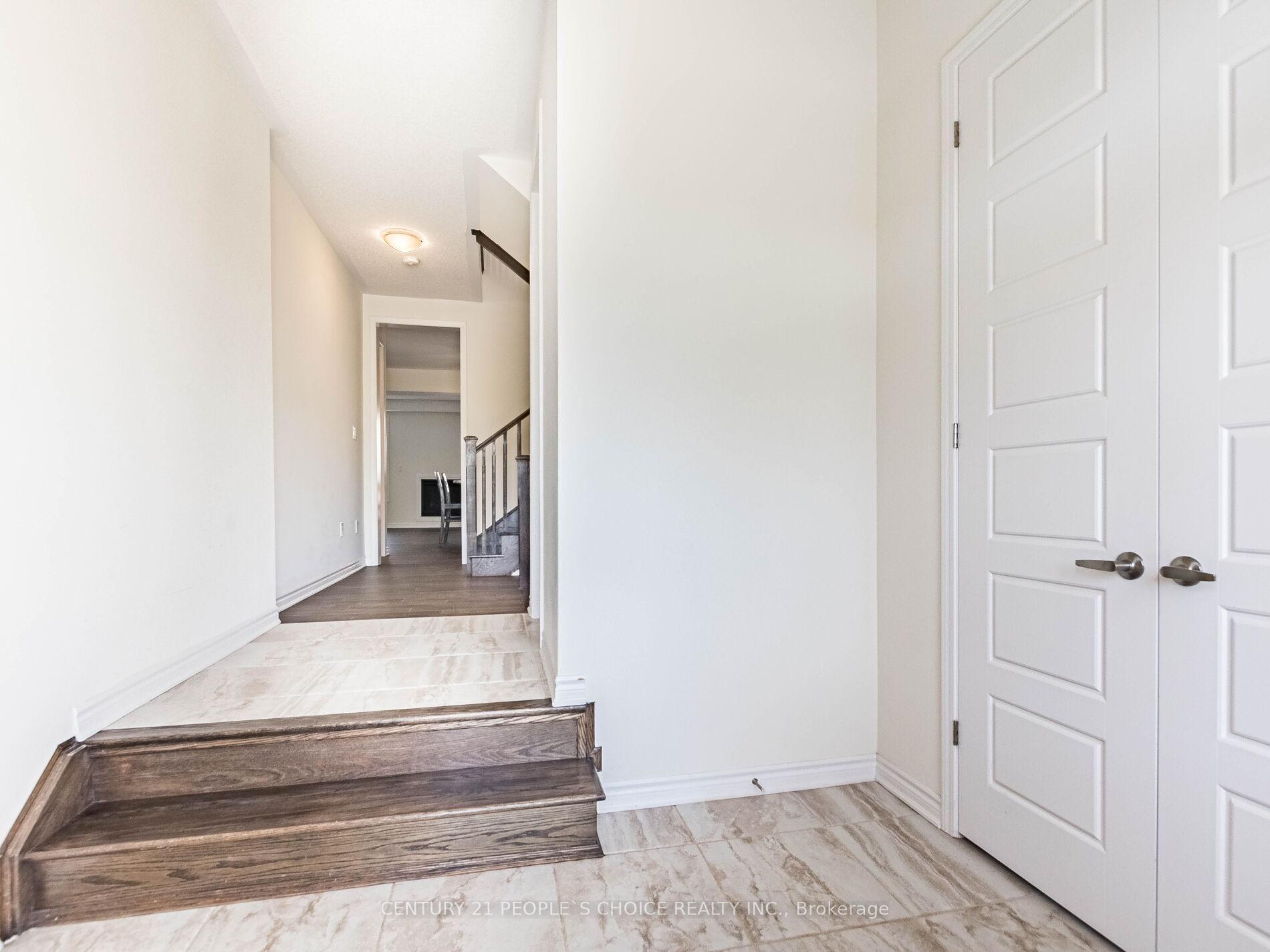 Property Photo: 1404 Sycamore Gardens ON L9T 1R3