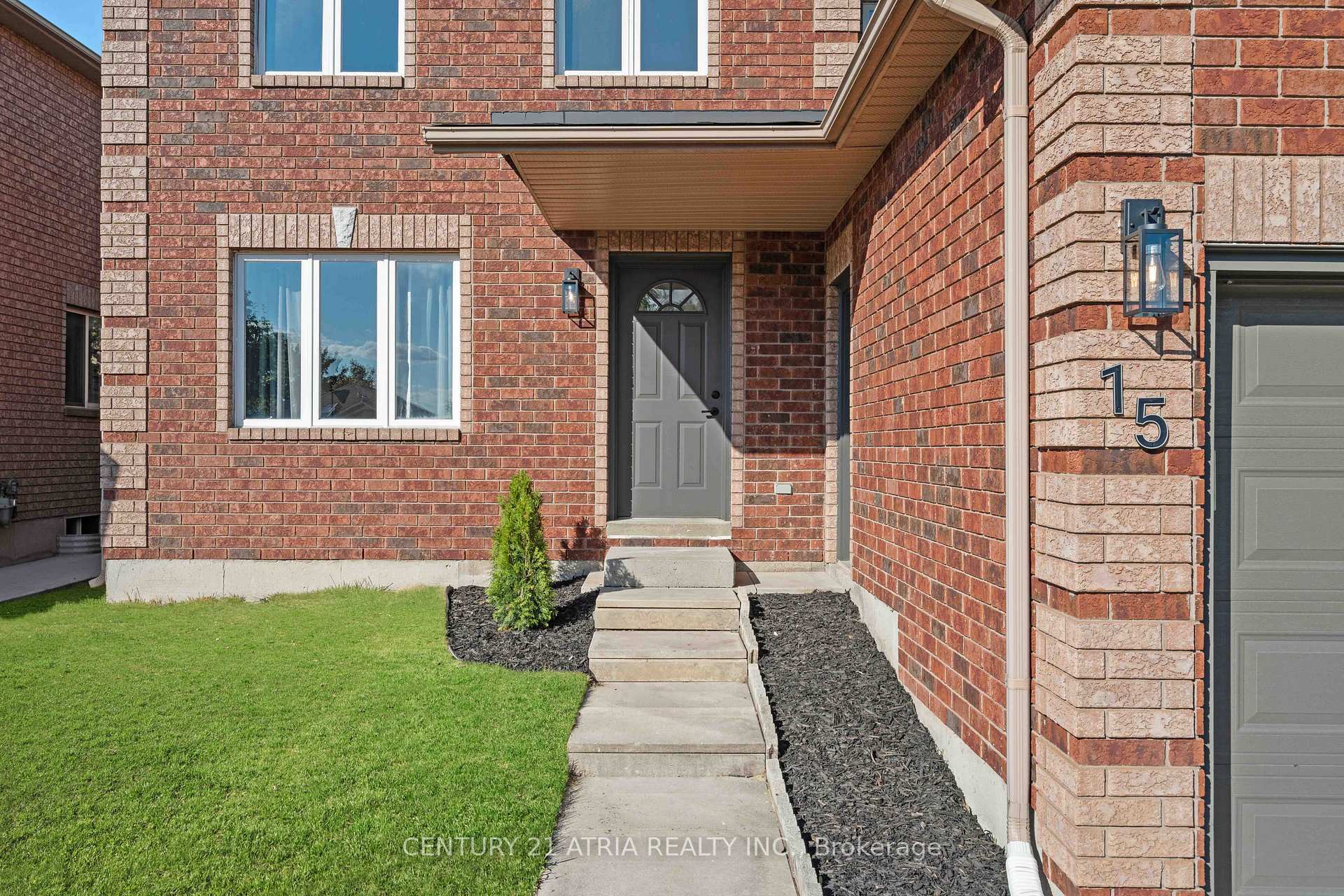 Photo de la propriété:  15 Dykstra Drive  ON L4N 0E2 