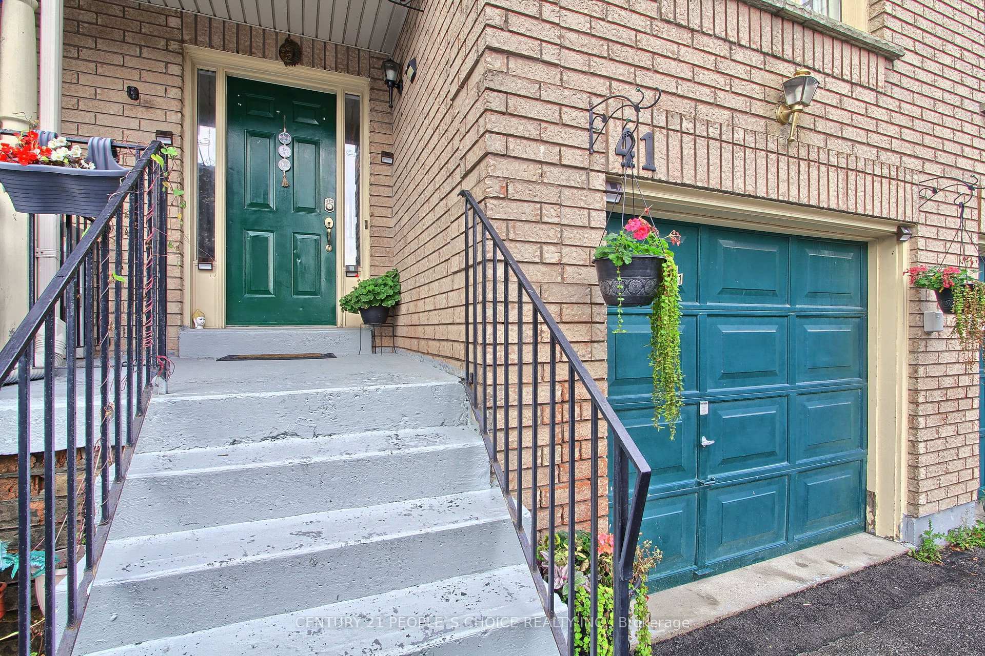 Property Photo: 2 Sir Lou Drive 41 ON L6Y 5A8