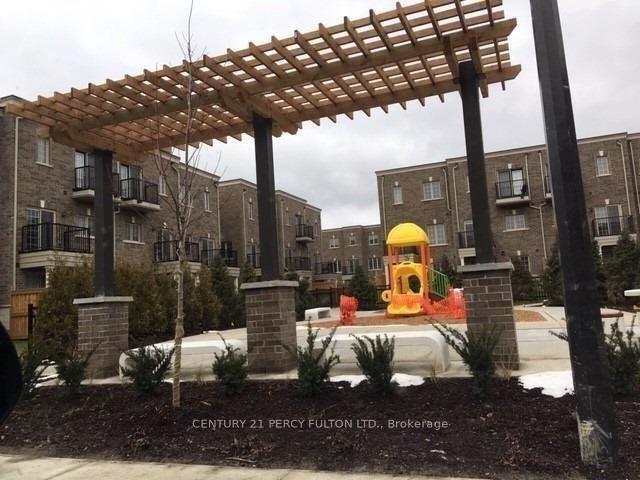 Photo de la propriété:  64 Ferris Square  ON L1E 0J2 