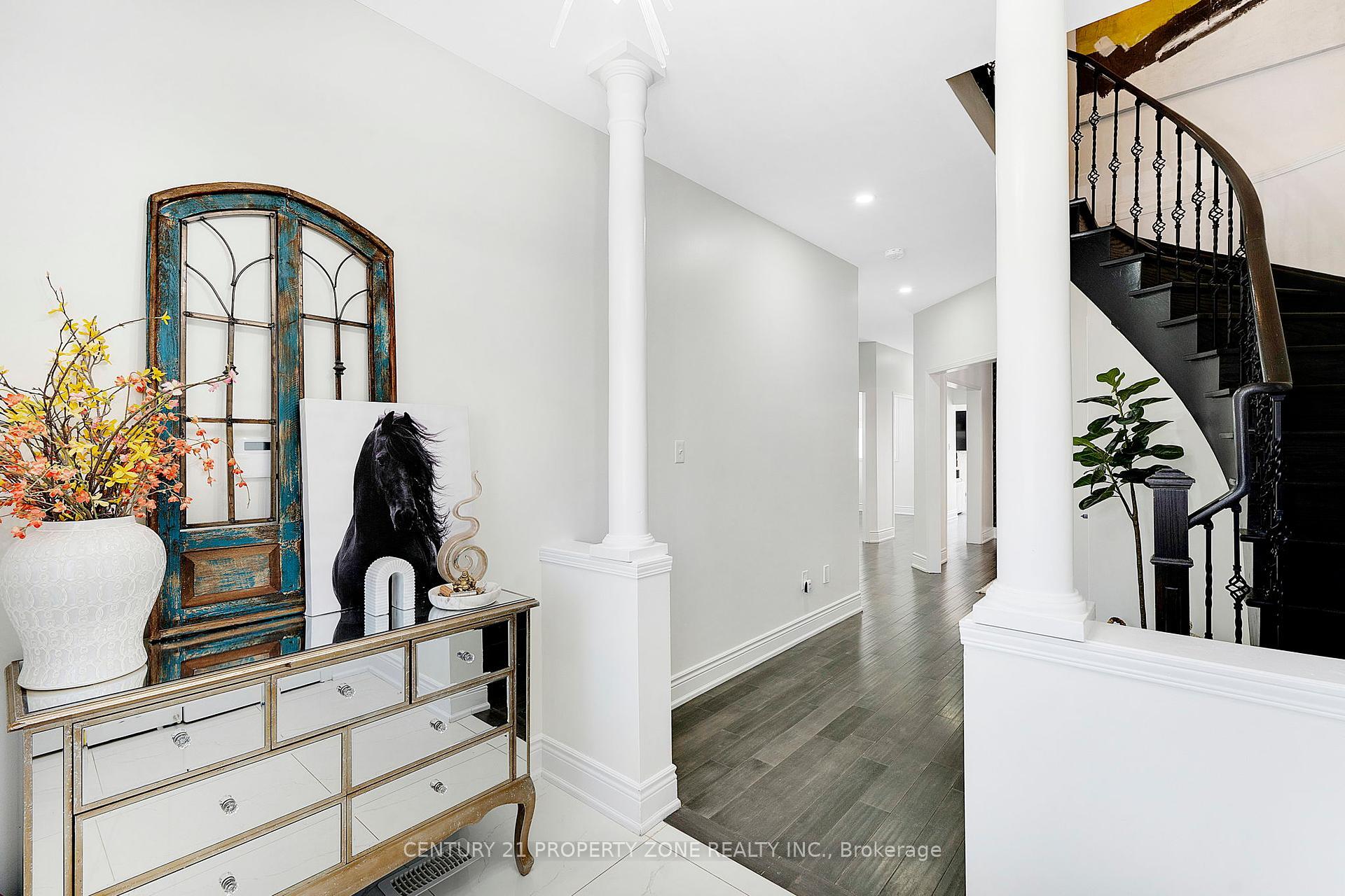 Photo de la propriété: 12 Ledgerock Road ON L6P 2L7