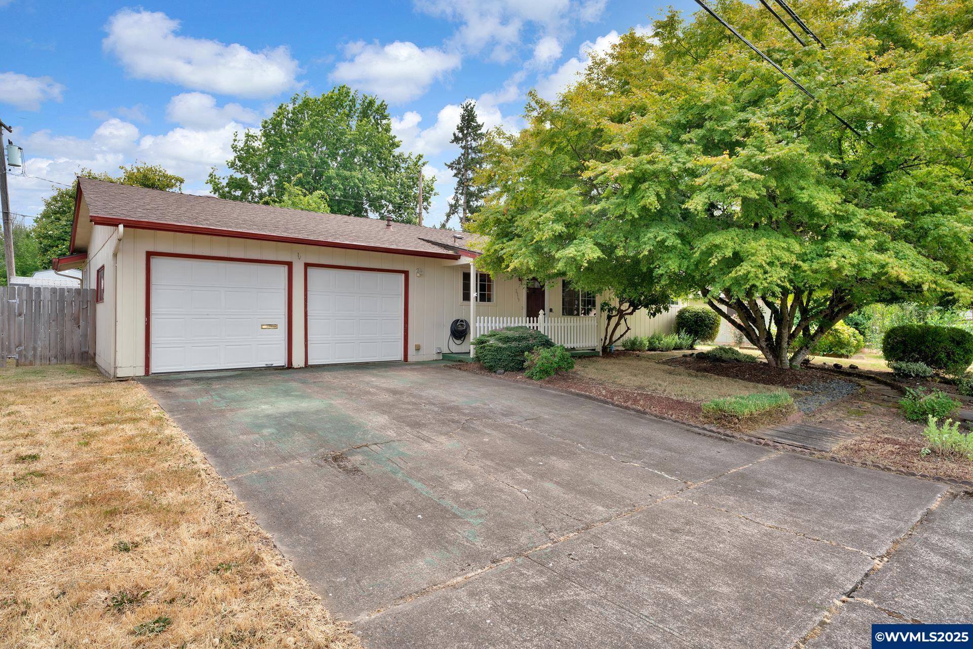 Property Photo:  2919 Oak St SE  OR 97322 
