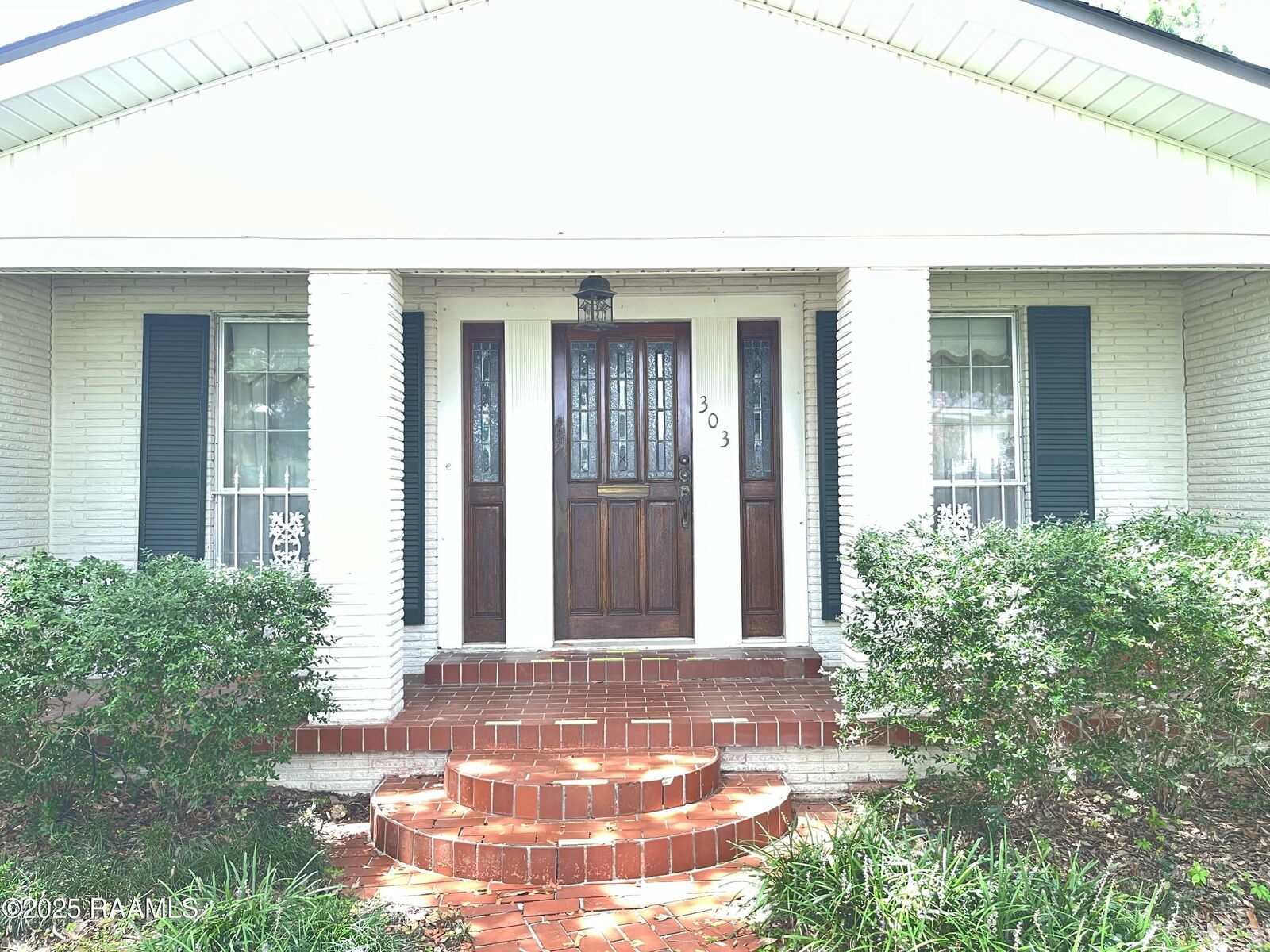 Property Photo:  303 Colonial Drive  LA 70506 