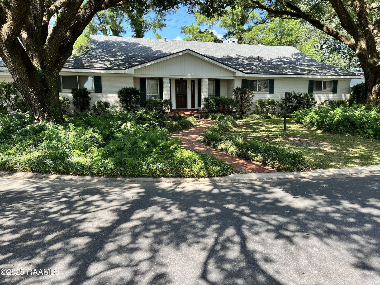Property Photo:  303 Colonial Drive  LA 70506 