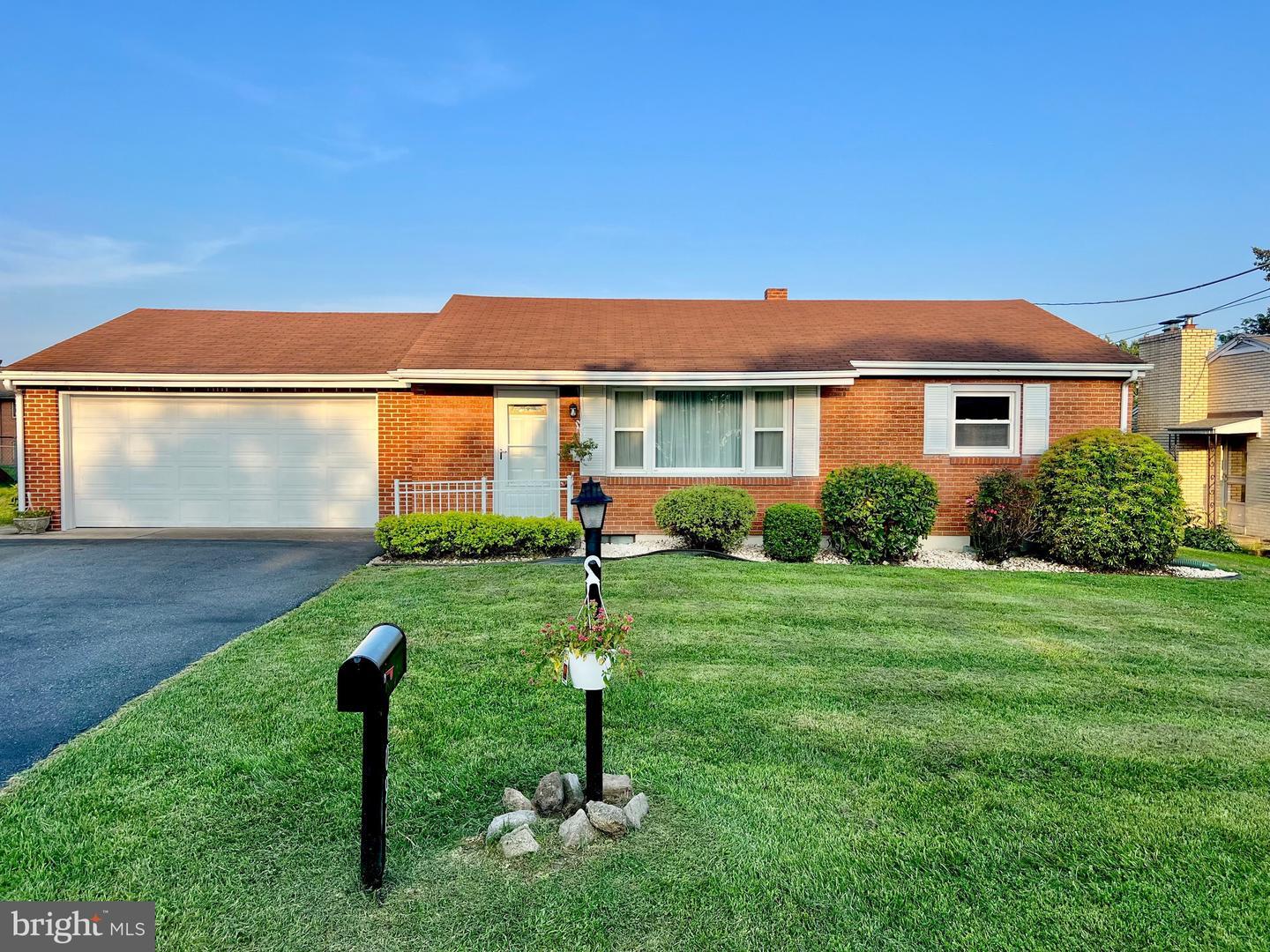 1091 Acri Drive  Harrisburg PA 17111 photo