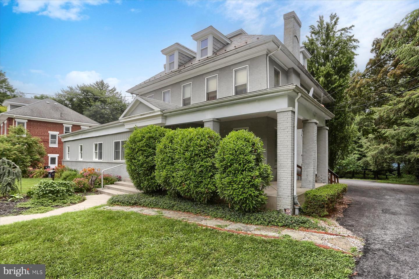 Property Photo: 616 W Main Street PA 17055