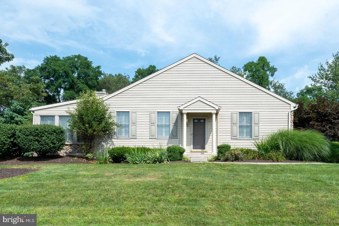 Property Photo: 1001 Saint Andrews Court PA 17050