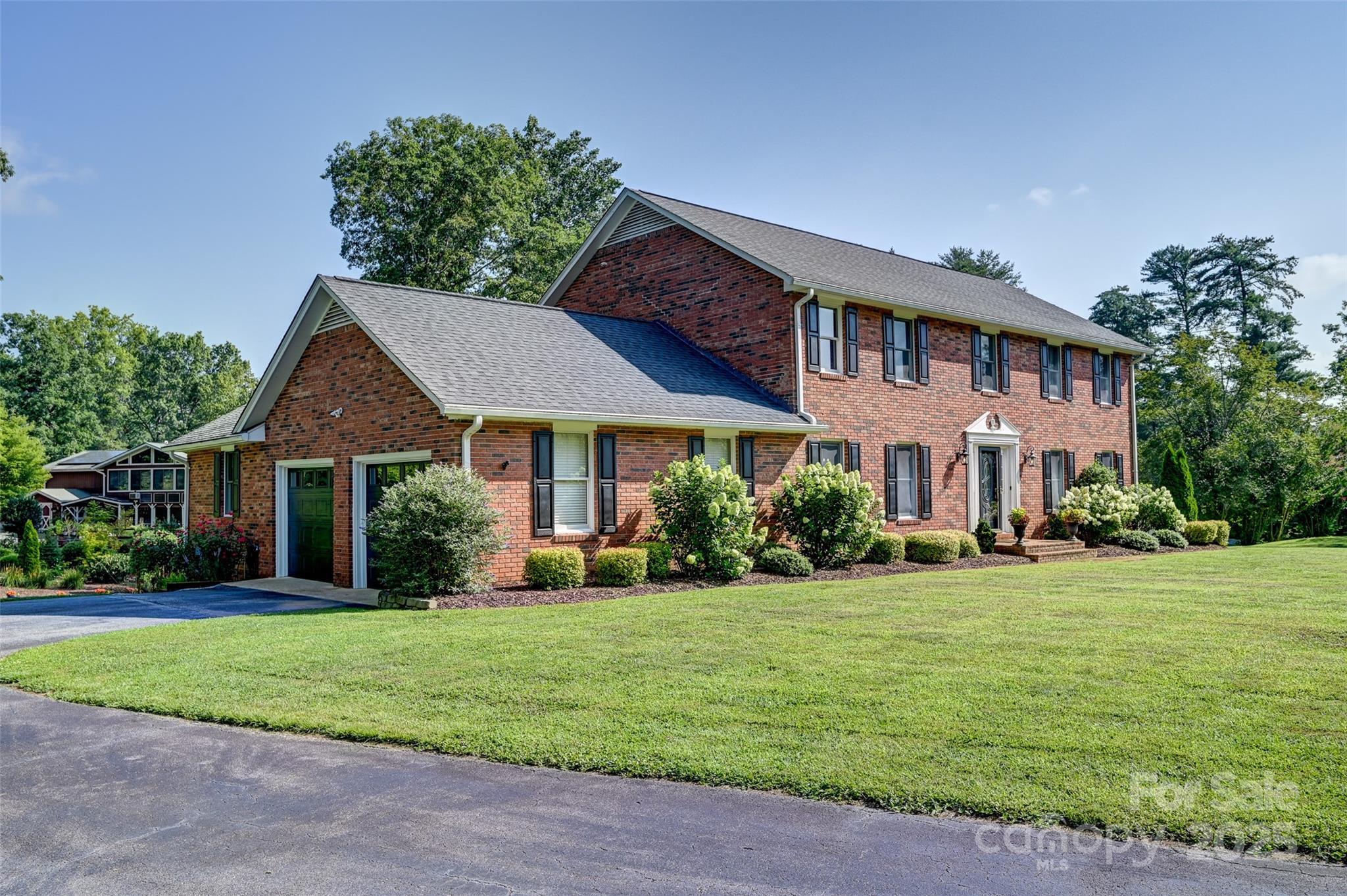 Property Photo: 507 Fenwick Court NC 28739