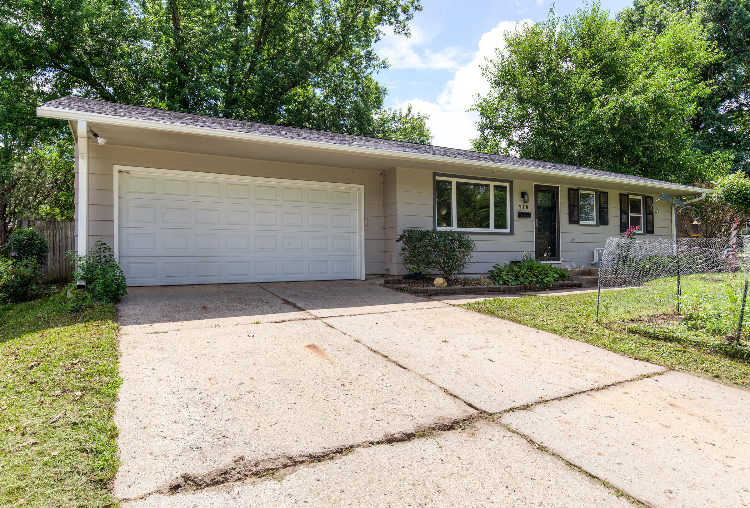 Property Photo: 918 Arizona Avenue IA 50014