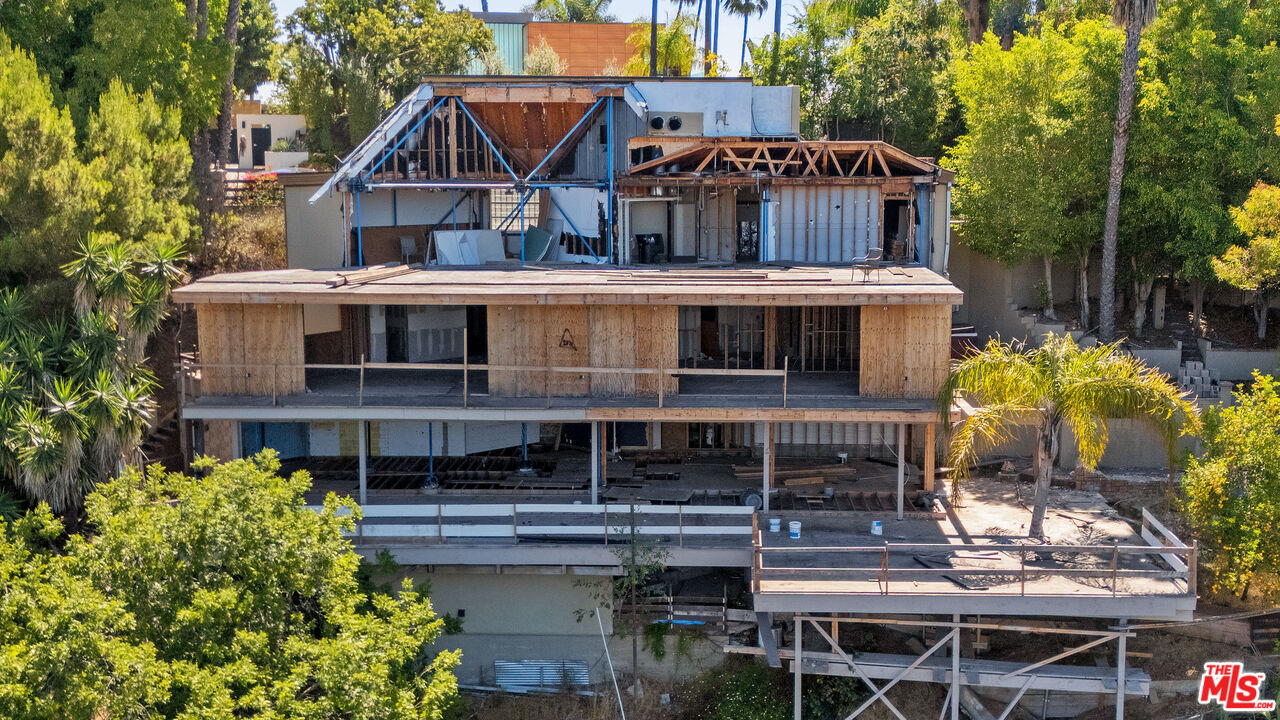 Property Photo: 837 Linda Flora Dr CA 90049