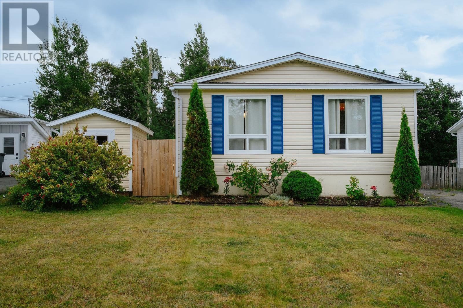 18 Heath Crescent  Gander NL A1V 1R1 photo