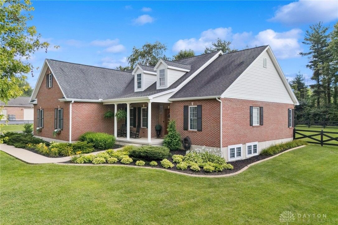 Property Photo: 63 Paddock Place OH 45177