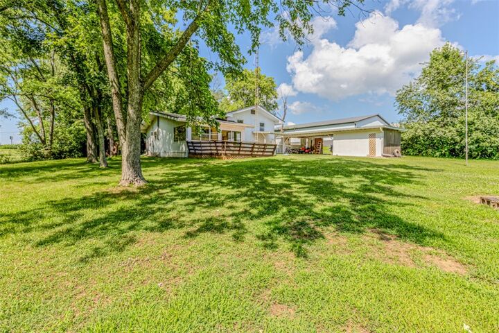 Property Photo: 1720 State Highway 16 IL 62565
