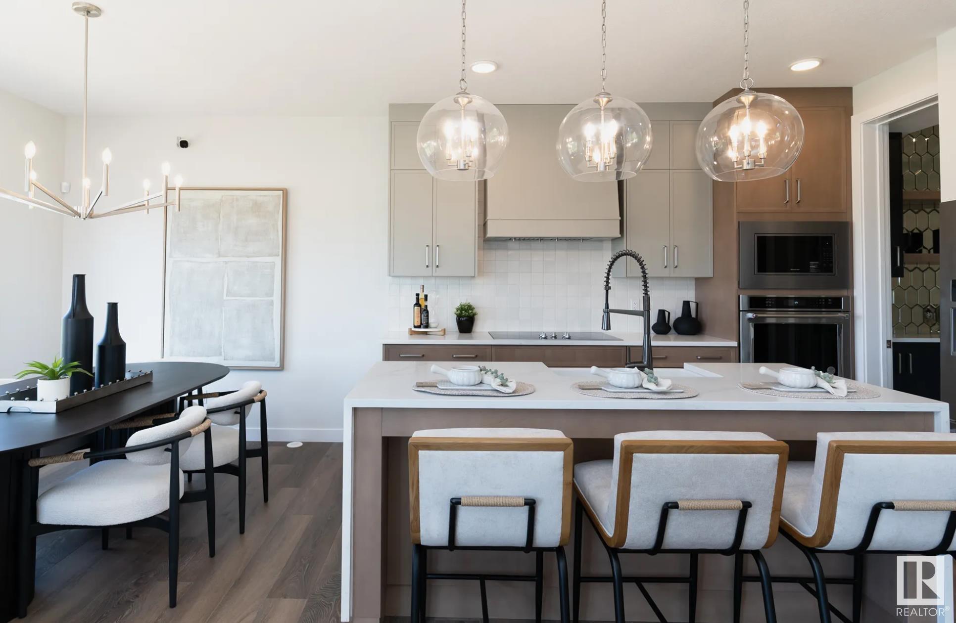 Property Photo:  1524 11 Avenue NW  AB T6T 2W4 