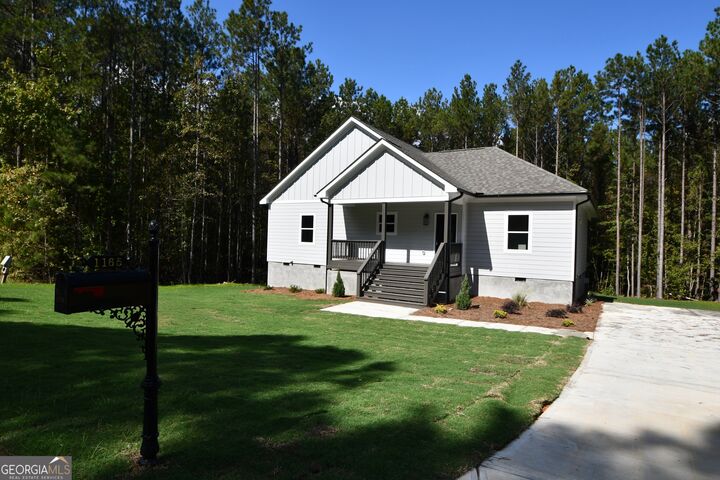 Property Photo: 1165 Watersedge Cove GA 30668