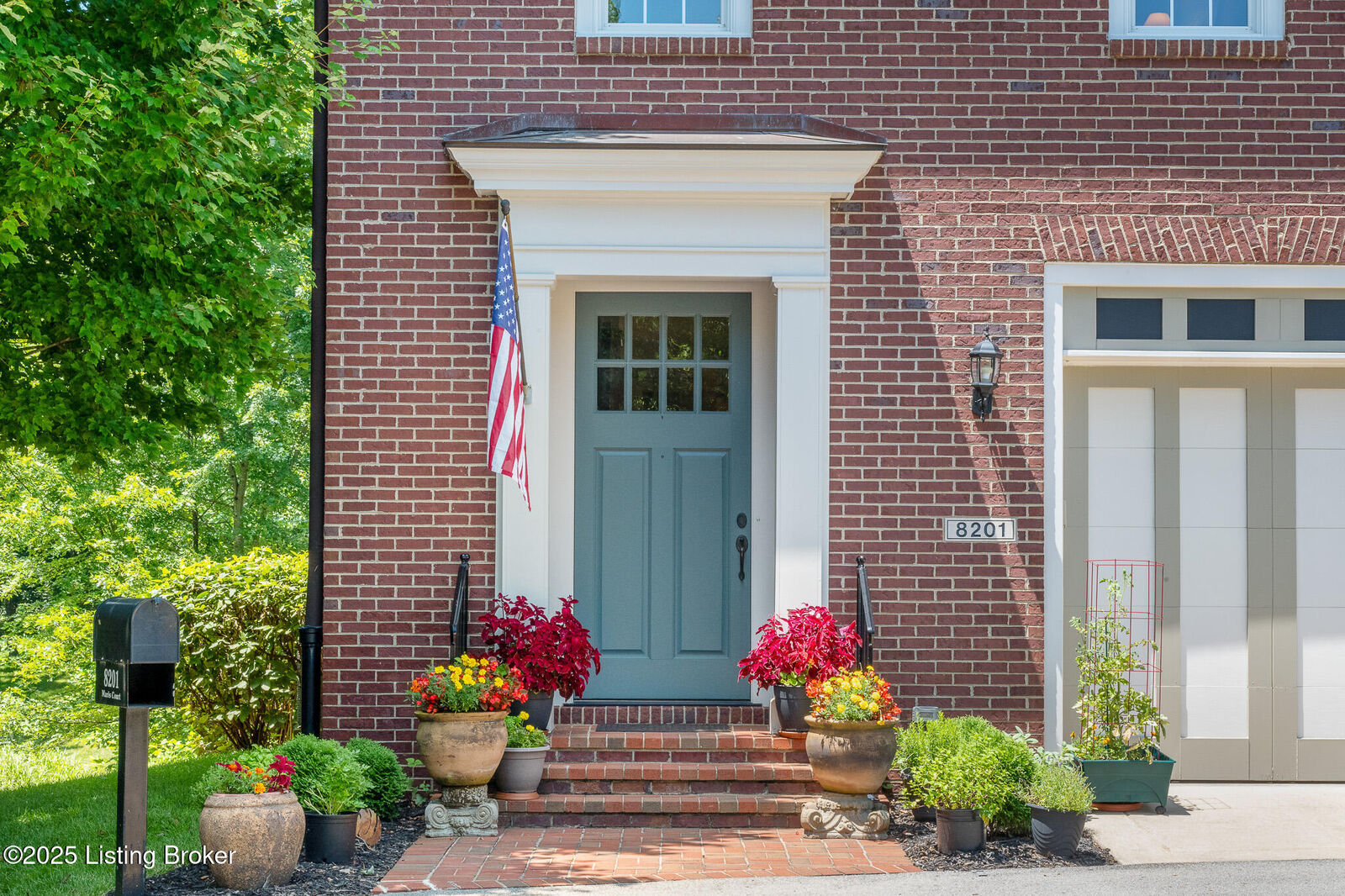 Property Photo:  8201 Maris Ct  KY 40241 